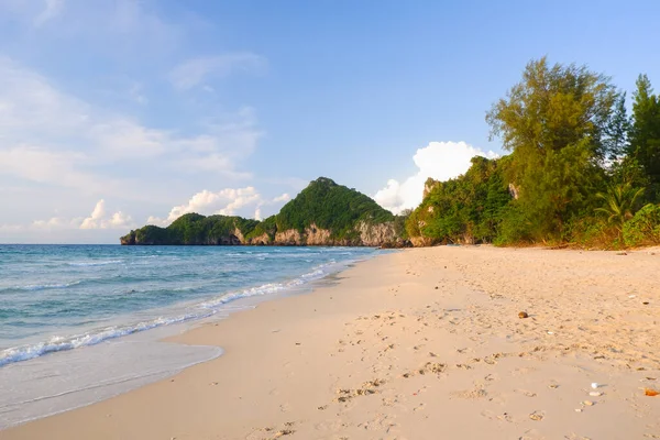 Plage Tropicale Bord Mer Ciel Bleu Dans Baie Thungsang Dans — Photo