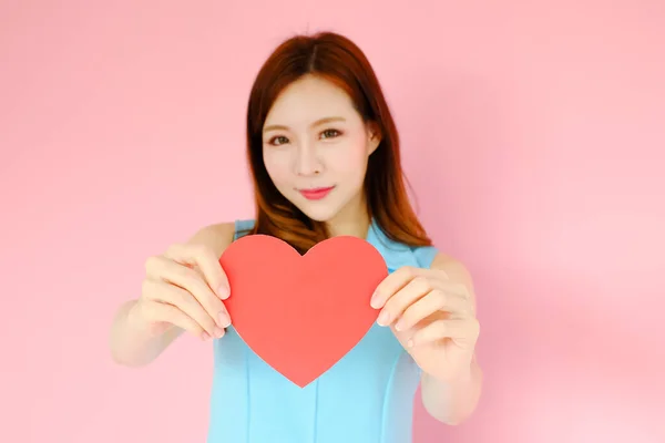 Retrato Bonito Ásia Mulher Rosa Fundo Valentine Dia Amor Conceito — Fotografia de Stock