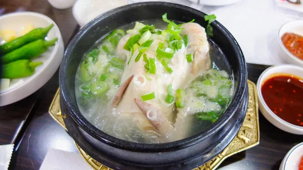 Samgyetang Ginseng Kyckling Buljong — Stockfoto