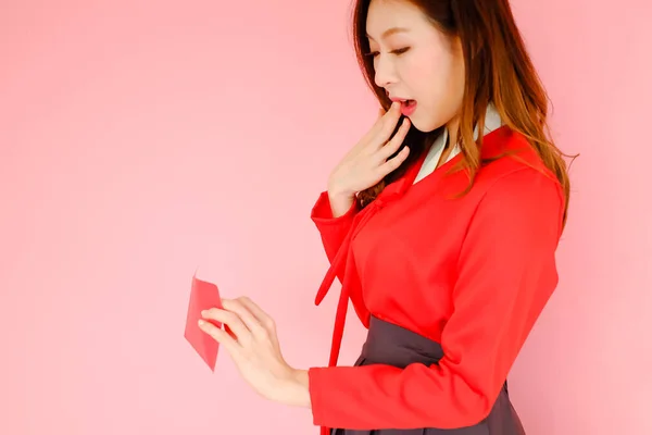 Πορτρέτο Όμορφη Ασιάτισσα Γυναίκα Φορώντας Κόκκινο Φόρεμα Hanbok Korea Στυλ — Φωτογραφία Αρχείου