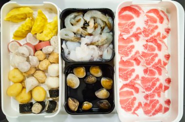 Deniz ürünleri tablasında açık büfe