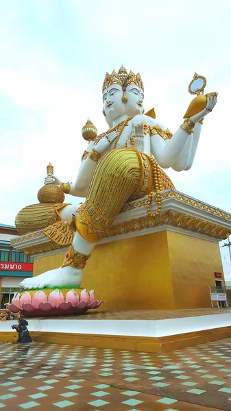 Statua Brahma Molto Grande Seduto Piedistallo Tempio Wat Saman Rattanaram — Foto Stock