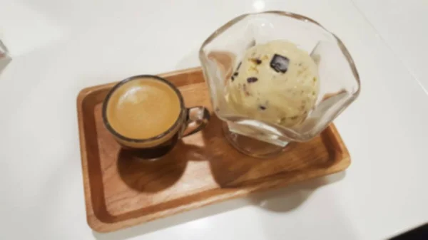 Blur Affogato Mit Eis Und Kaffee Auf Dem Tisch — Stockfoto