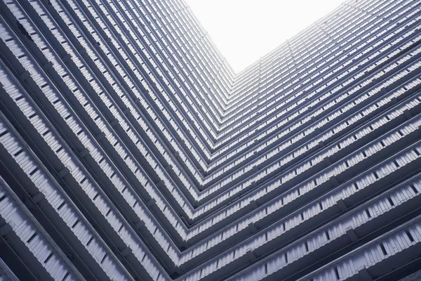 Θέα Προς Πάνω Μπαλκόνι Του Πολυώροφου Κτιρίου — Φωτογραφία Αρχείου