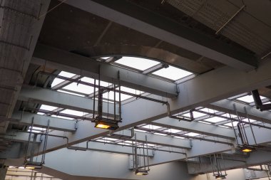 Köprünün altındaki yapı