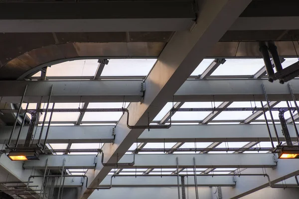 Köprünün altındaki yapı