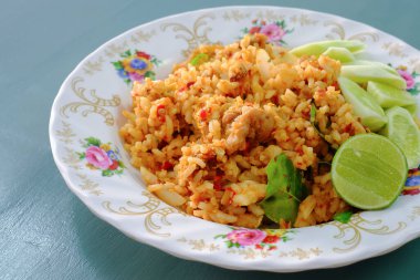 Tom Yum 'la kızarmış pirinç, Tayland yemeği.