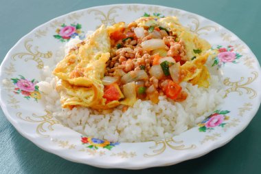 Doldurulmuş omletli pilav, Tayland yemeği.