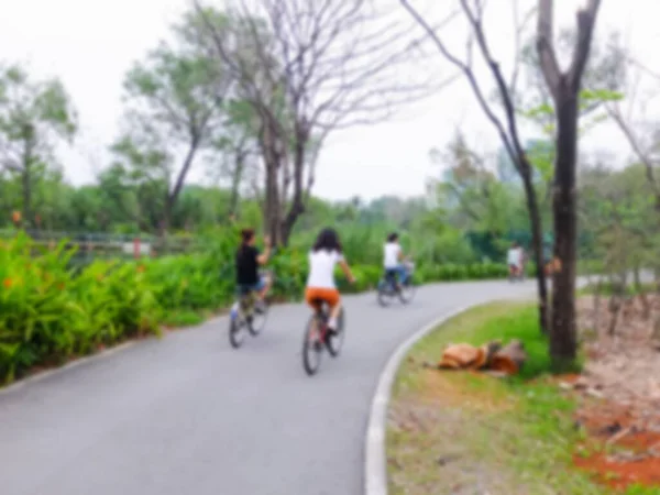 Abstrakte Unschärfe Menschen Fahren Fahrrad Park — Stockfoto