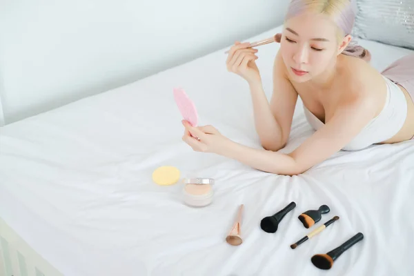 Porträt Schöne Asiatische Frau Auf Dem Bett Make Beauty Konzept — Stockfoto