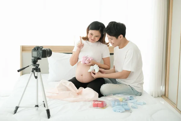 Portrait Asian Pregnant Woman Husband Happy Together Live Web Camera — Stock Photo, Image