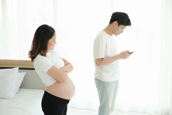 Unhappy Angry Asian Pregnant Woman Because Husband Playing Game Online — Stock Photo, Image