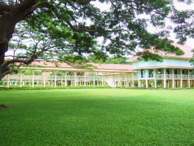 Mrigadayavan Sarayı, Tayland 'ın Phetchaburi eyaletinde yer alan Cha-am' da yer almaktadır.