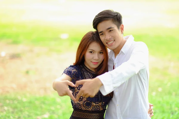 Retrato Asiático Joven Pareja Amor Novio Novia Feliz Parque — Foto de Stock