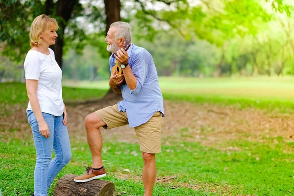 Retrato Caucásico Anciano Mujer Hombre Viejo Pareja Anciano Enamorado Feliz —  Fotos de Stock