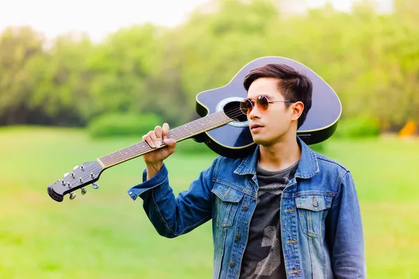 Portrait Asian Handsome Playing Guitar Park — Stock Photo, Image