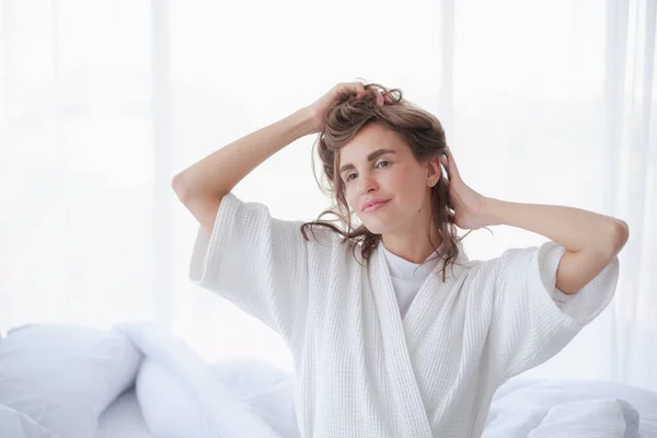 Frau Entspannen Zeit Auf Dem Bett Morgen Ruhetag — Stockfoto