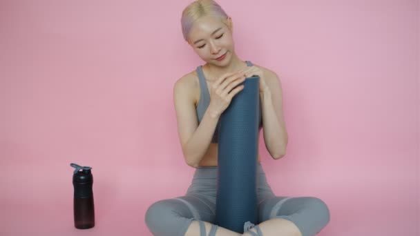 Okouzlující Asijské Žena Posilovně Nebo Fitness Růžovém Pozadí — Stock video