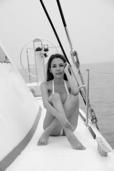 Portrait Sexy Asia Woman Wear Bikini Yacht — Stock Photo, Image