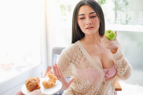 Porträtt Sexig Asiatisk Kvinna Bär Underkläder Eller Underkläder Med Grönt — Stockfoto