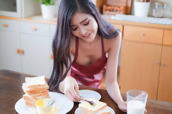 Retrato Sexy Asiático Mulher Usar Lingerie Roupa Interior Com Pão — Fotografia de Stock