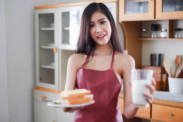 Porträt Sexy Asiatische Frau Tragen Dessous Oder Unterwäsche Mit Brot — Stockfoto