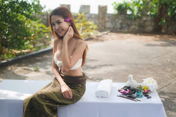 Portrait Asiatique Sexy Femme Faire Spa Extérieur — Photo