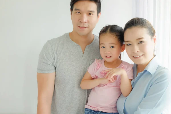 Asiatische Familie Und Kleine Süße Mädchen — Stockfoto