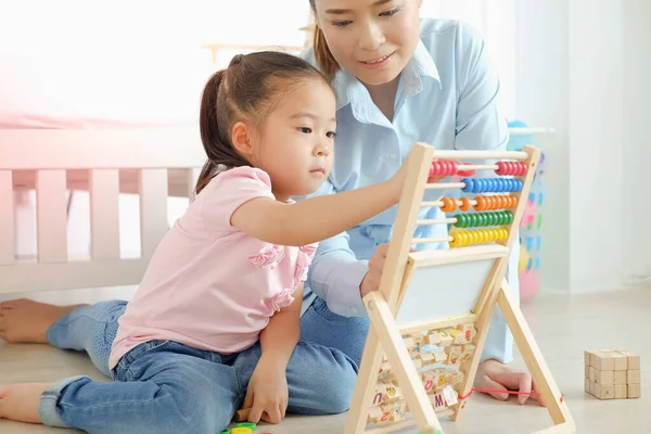 Мила Азіатська Дівчина Дитина Грає Іграшки Стокова Картинка