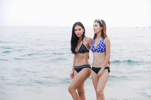 Portré Ázsiai Lányok Visel Fürdőruha Tengerparti Boldog Strandon Szexi Bikini — Stock Fotó