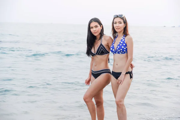 Gadis Asia Potret Mengenakan Pakaian Renang Pantai Bahagia Pantai Wanita — Stok Foto