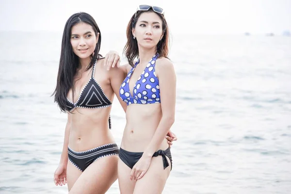 Retrato Meninas Asiáticas Vestindo Maiô Litoral Feliz Praia Sexy Biquíni — Fotografia de Stock