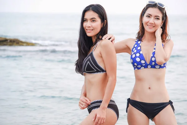 Porträt Asiatische Mädchen Tragen Badeanzug Meer Glücklich Strand Sexy Bikini — Stockfoto