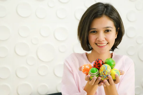 Retrato Bonito Jovem Ásia Menina Com Pintado Ovos Feliz Páscoa — Fotografia de Stock