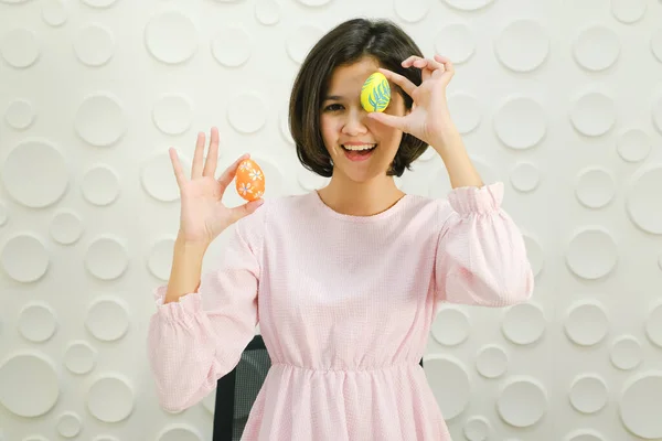 Retrato Bonito Jovem Ásia Menina Com Pintado Ovos Feliz Páscoa — Fotografia de Stock