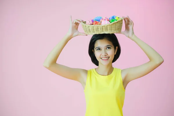 Retrato Bonito Jovem Ásia Menina Com Pintado Ovos Feliz Páscoa — Fotografia de Stock