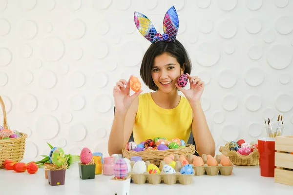 Porträt Schöne Junge Asiatische Mädchen Mit Bemalten Eiern Frohe Ostern — Stockfoto