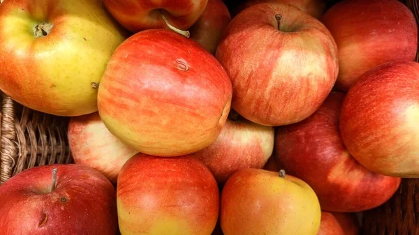 Rote Äpfel Auf Dem Markt — Stockfoto
