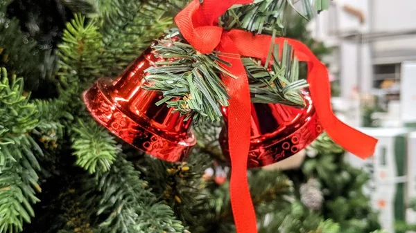 Boże Narodzenie Dzwony Drzewie — Zdjęcie stockowe