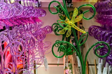 Çiçek kolyesi, bahçe süsü.