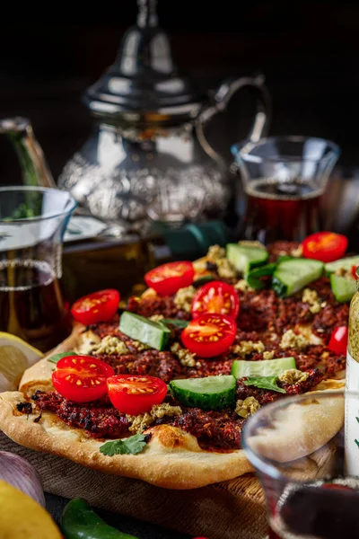 Türk / Suriye pizzası adım adım yuvarlanıyor