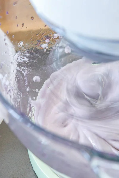 Kaplarda pembe ve mor badem kurabiyeleri / kremalar adım adım tarifler