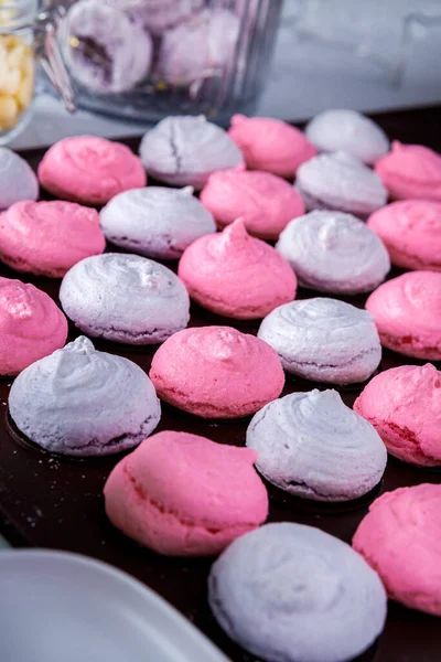 Kaplarda pembe ve mor badem kurabiyeleri / kremalar adım adım tarifler