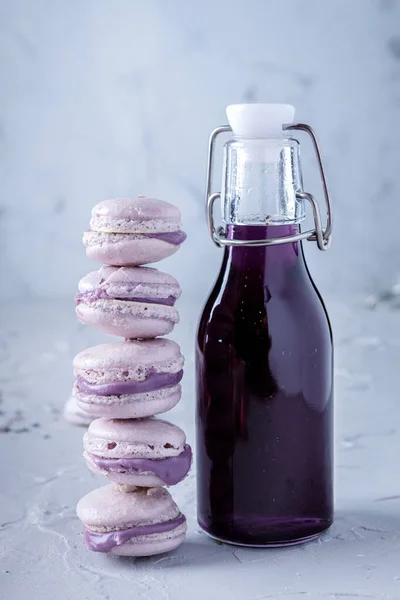 Kaplarda pembe ve mor badem kurabiyeleri / kremalar adım adım tarifler