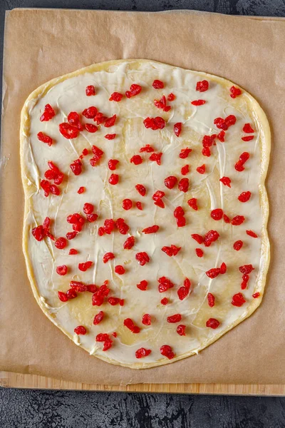 Geleneksel Cruffin Paskalya pastası ve kurutulmuş meyve
