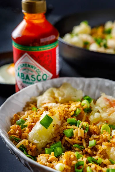 Deniz ürünleri, karides, pirinç ve yumurta, Asya mutfağı.