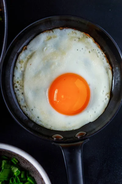 Deniz ürünleri, karides, pirinç ve yumurta, Asya mutfağı.