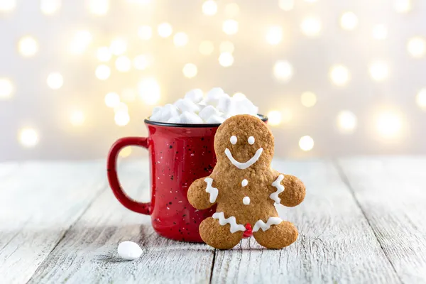 Red Cup Winter Hot Drink Marshmallows Gingerbread Man White Wooden — Stock Photo, Image