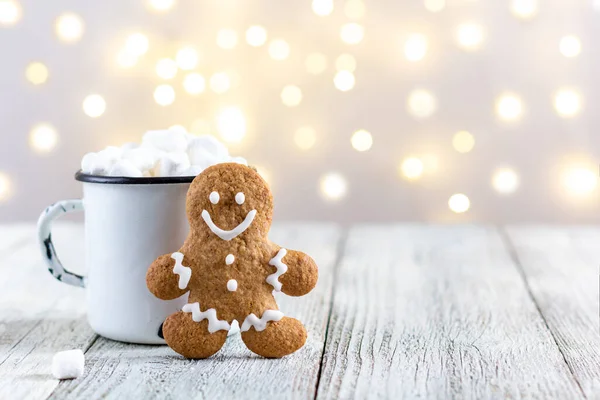 White Cup Winter Hot Drink Marshmallows Gingerbread Man White Wooden — Stock Photo, Image
