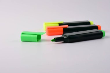 üç renk işaretleyicilerini. Beyaz arka plan üzerinde izole
